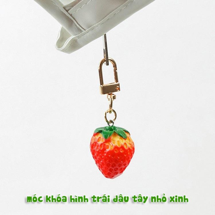 Bình đựng nước nhựa hình quả dâu tây xinh xắn tặng kèm ống hút và móc khóa