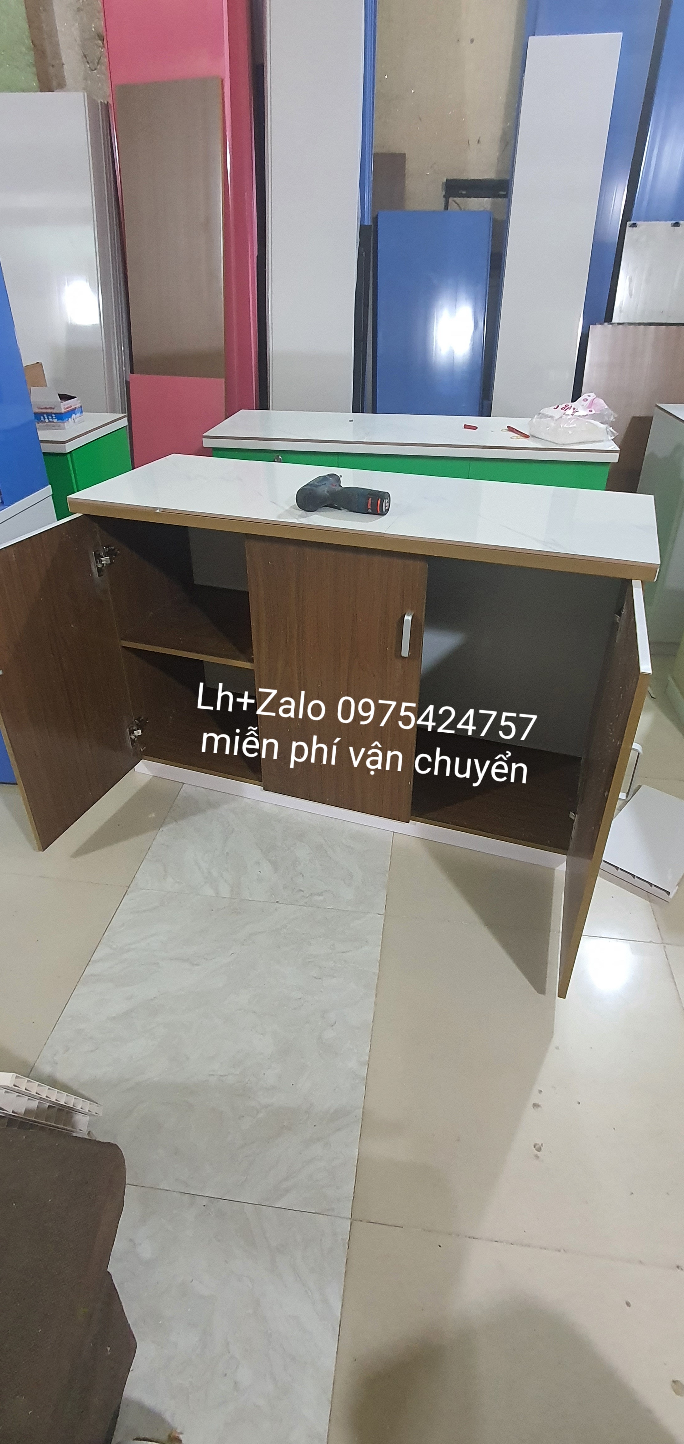 Tủ bếp sẵn bồn mặt gạch nhựa đài loan