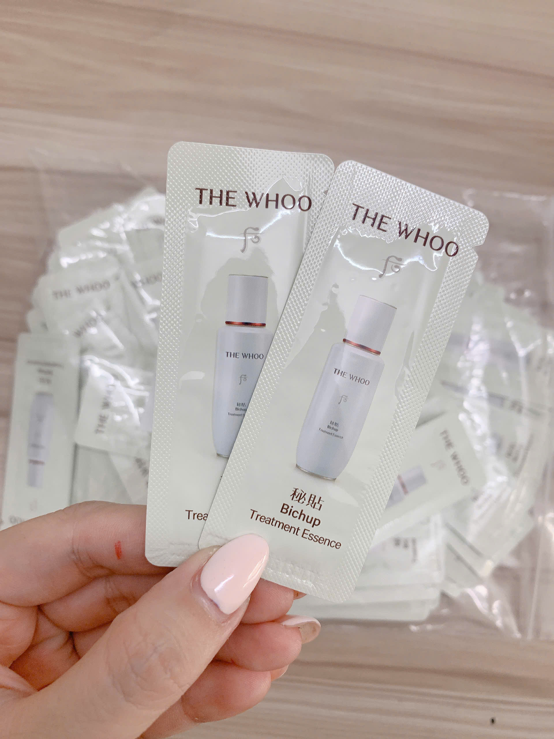 Combo 30 gói tiền tinh chất chăm sóc da lão hoá, tuần hoàn, làm dịu và bảo vệ làn da The Whoo Bichup Treatment Essence 1ml