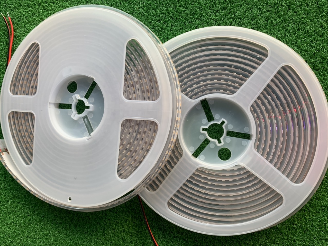 Cuộn Led dây dán 5m 12V 2835 168led/mét phủ silicon siêu sáng- siêu bền