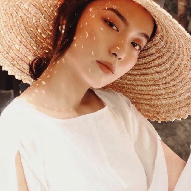 ĐẦM LỤA TRẮNG XẺ TAY CÁCH ĐIỆU