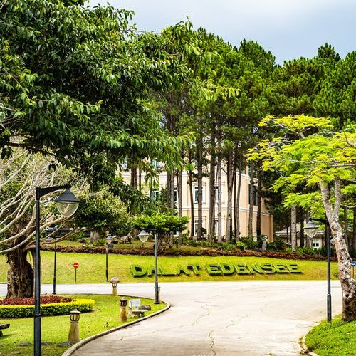 Trọn Gói 3N2D Tại Dalat Edensee Lake Resort 5*. Bao Gồm Ăn Sáng. Tiễn Sân Bay 1 Lượt. Miễn Phí Chèo Thuyền Kayak và Bắn Cung. 