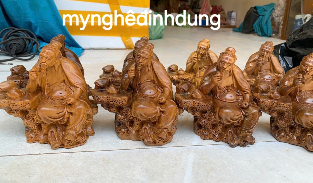 Tượng ông thần trà  bằng gỗ bách xanh thơm nức cao 15x15x9cm