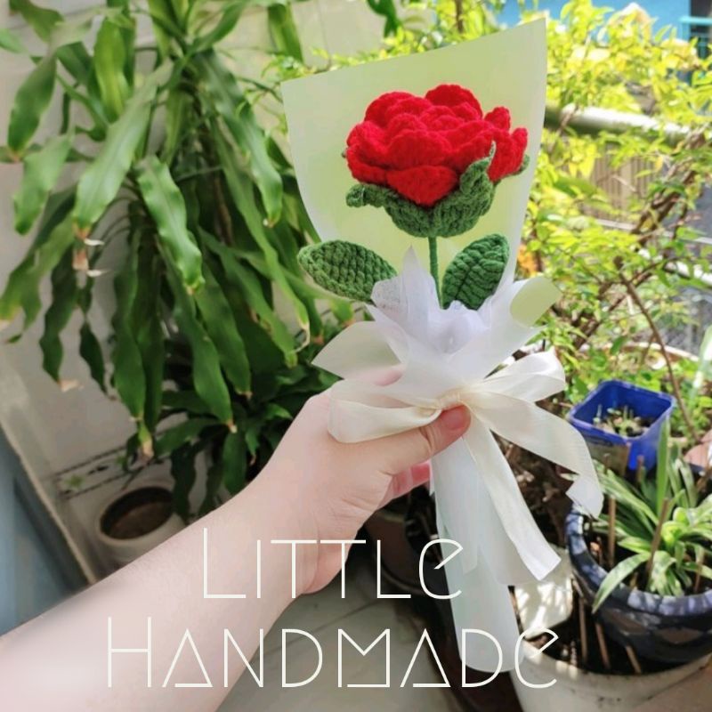 Hoa hồng bằng len màu đỏ tươi handmade