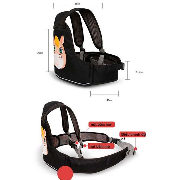 Đai xe máy cho bé từ 1-10 tuổi có dây đeo chắc chắn, an toàn khi ngồi trước hay sau xe máy giúp bố mẹ yên tâm cho bé ra.