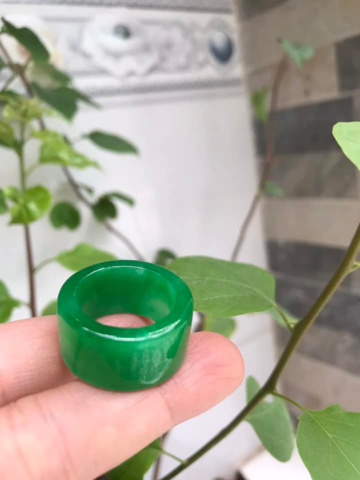 Nhẫn Càn Long Nam Xanh Ngọc Đẹp Ni 19mm x bản vuông cao 12mm/13mm/14mm Chất liệu Đá Cẩm Thạch Tự nhiên màu Xanh Hy Vọng Bóng Tươi quá đẹp chuẩn Hợp Nam mệnh Mộc Mệnh Hỏa đeo Ni19mm lọt lòng ngón giữa ngón cái ạ