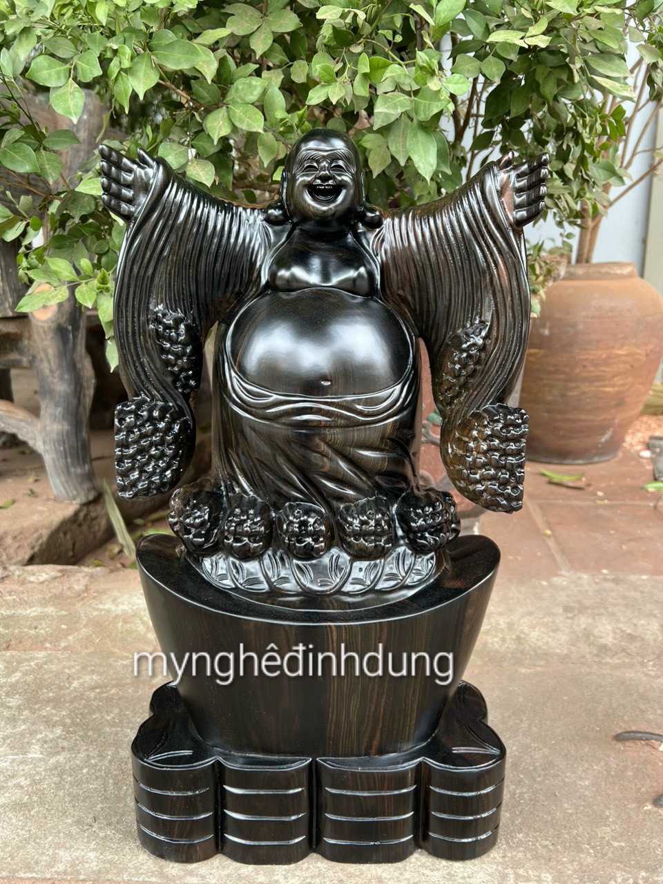 Tượng phật di lặc nghênh hỷ bằng gỗ mun hoa kt cao 50 cm