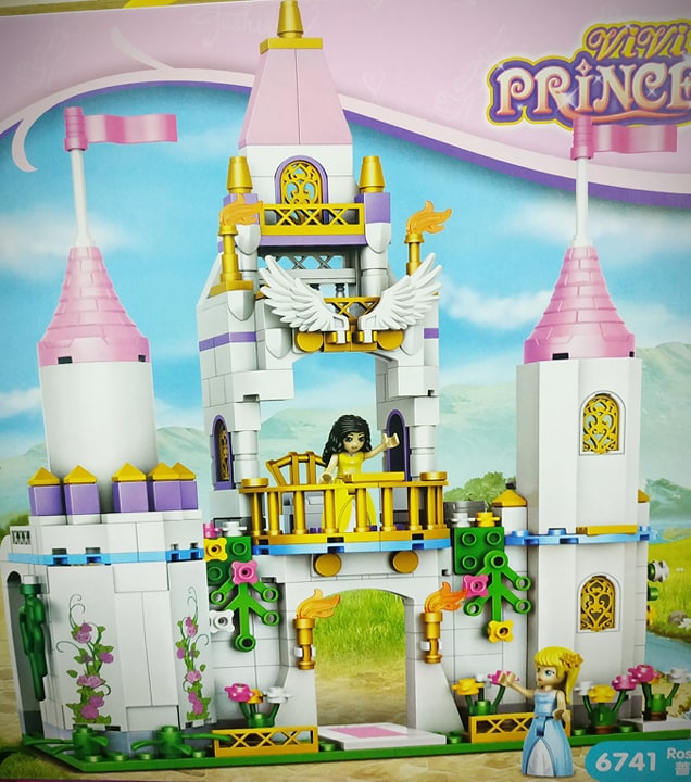 Bộ đồ chơi xếp hình, lắp ráp lâu đài hoàng gia gồm 3 toàn tháp màu trắng - hồng của các công chúa