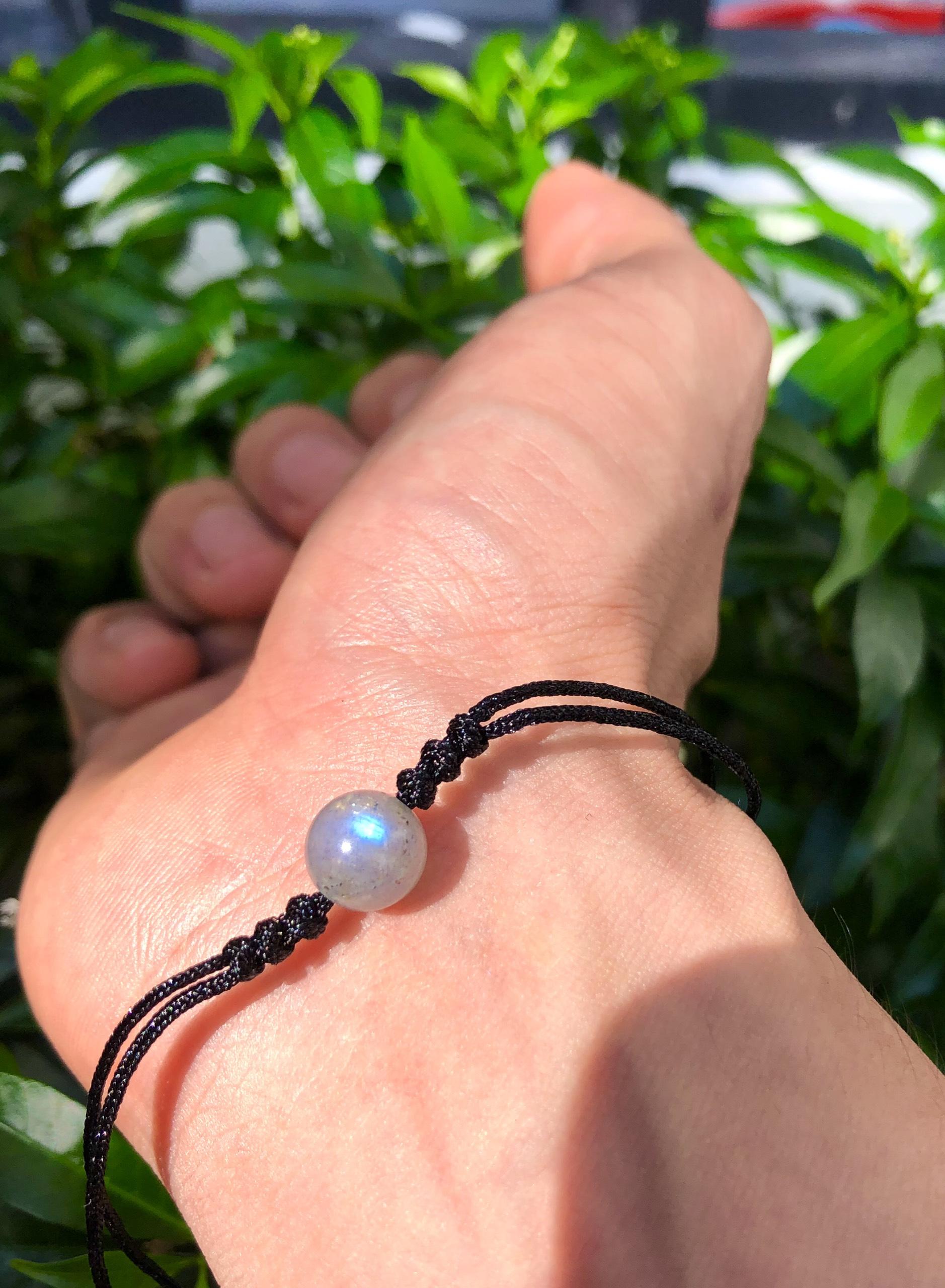 Vòng tay đá xà cừ đan dây đen hạt 8mm