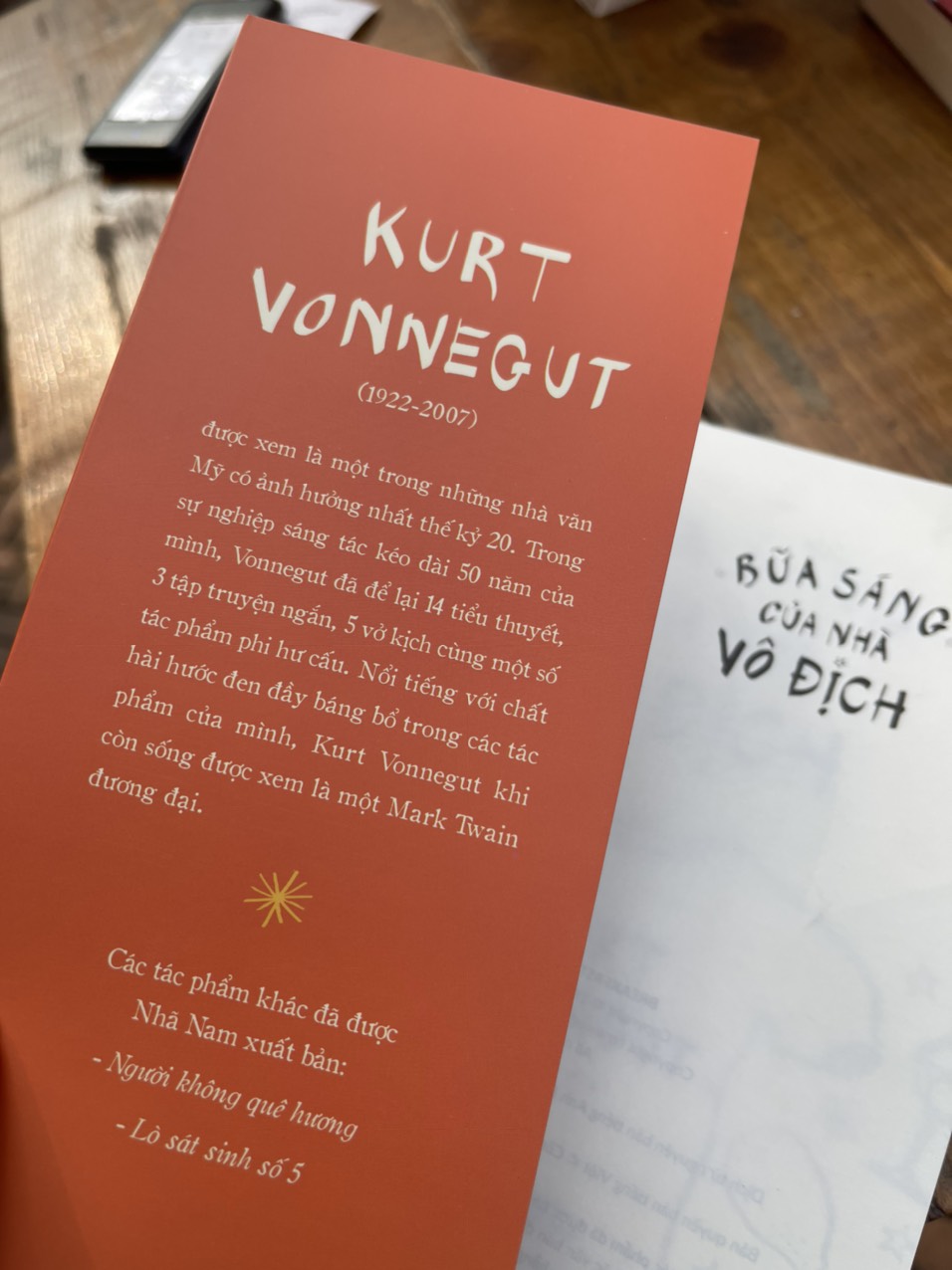 BỮA SÁNG CỦA NHÀ VÔ ĐỊCH - Kurt Vonnegut – Nhã Nam