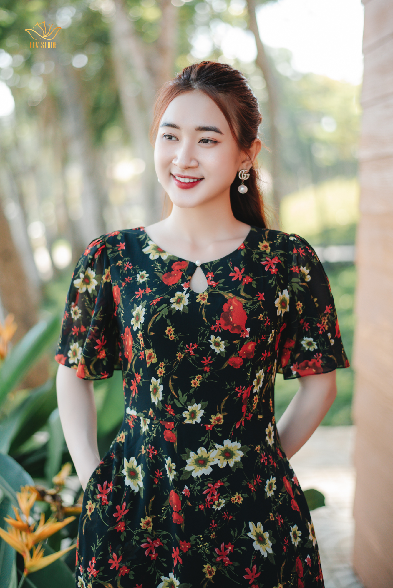 Đầm xoè thiết kế trung niên cao cấp sang trọng Cổ tròn tay loe màu Đen hoa TTV STORE TTV1312