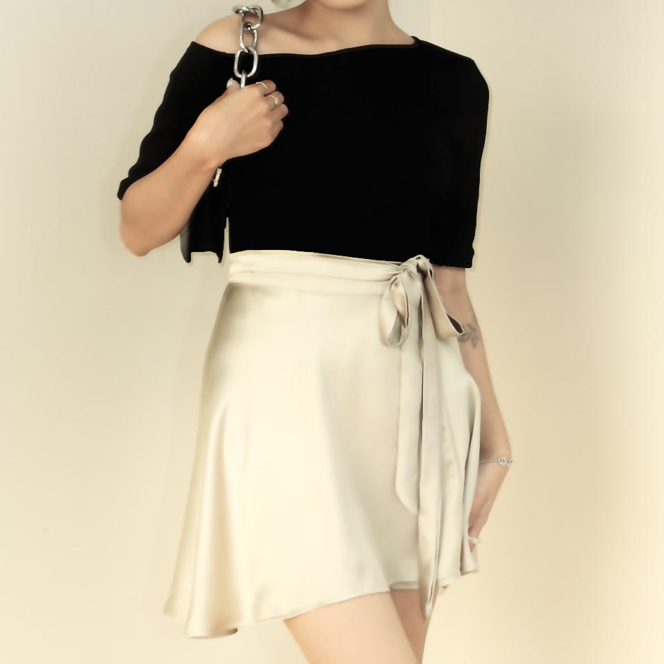 Áo trễ vai Linn Black Top