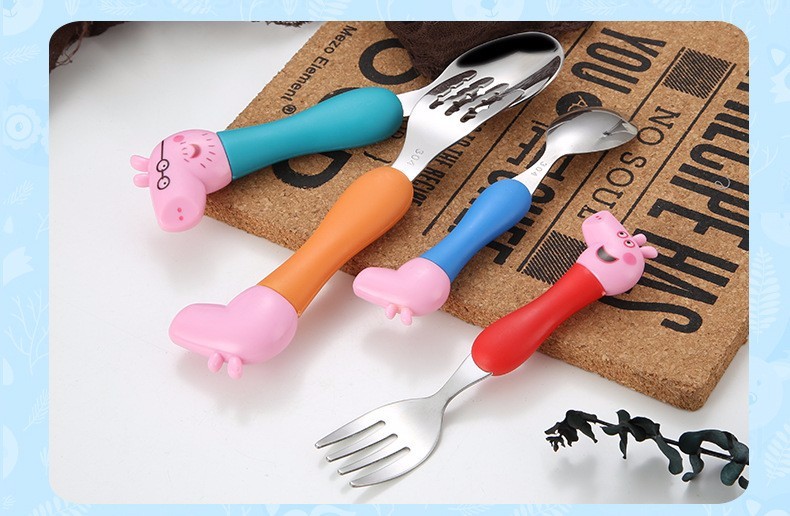 Bộ Thìa Dĩa Inox Gia Đình Peppa Pig - Tặng Móc Khóa Bé Emoji Phát Sáng Siêu Yêu