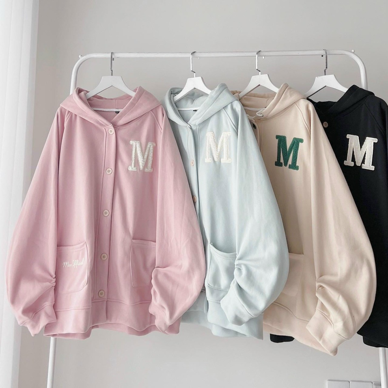 Áo khoác nam nữ Hoodie nỉ trơn Basic LOGO THÊU chữ M màu form rộng tay bồng khóa kéo có mũ Ulzzang giá rẻ couple