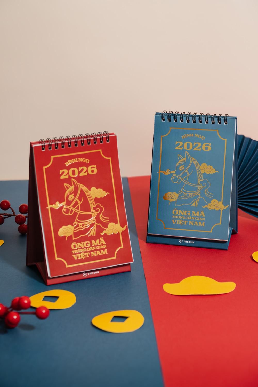 Lịch Bàn Chữ A 2026 - The Sun - Ông Mã - Màu Đỏ