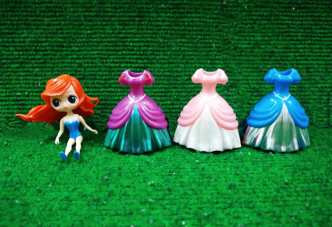 Đồ chơi búp bê thay váy: Set 1 búp bê công chúa Disney cổ tích kèm 3 váy dạ hội thời trang thay đổi