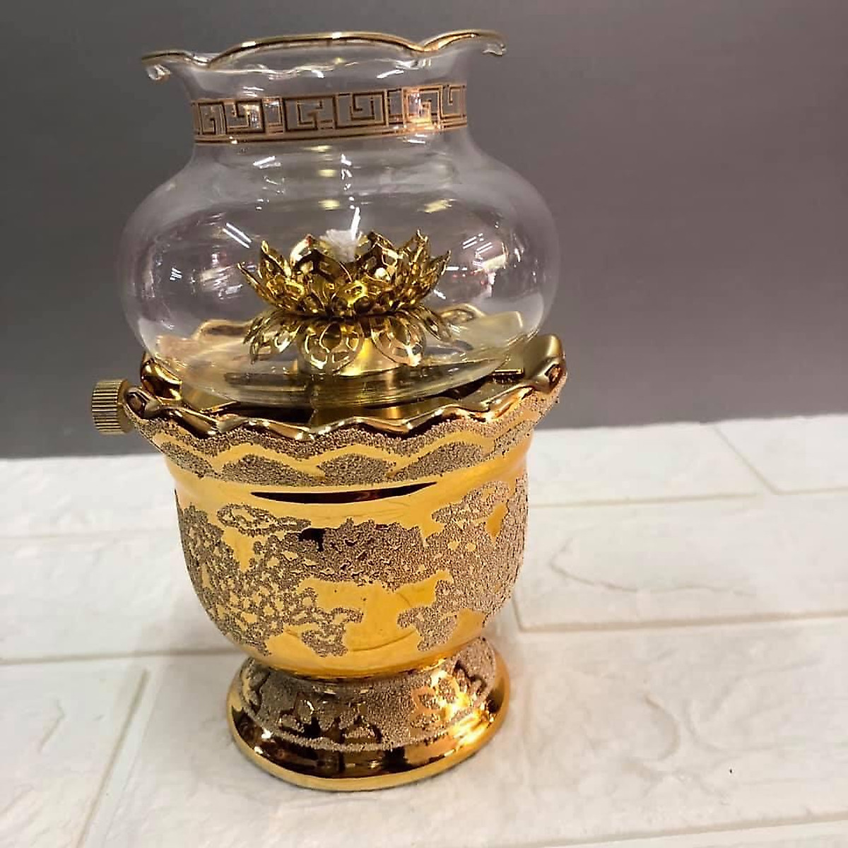 Đèn thờ đốt dầu chất liệu sứ kim sa