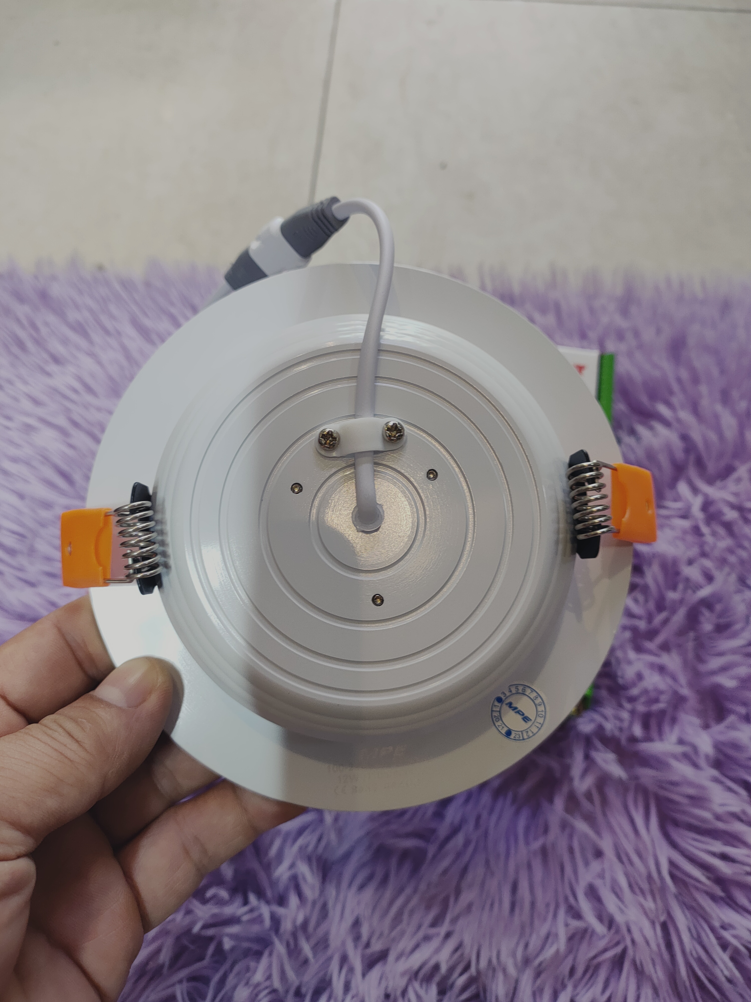 Âm trần MPE d110-12w sáng vàng 3000k