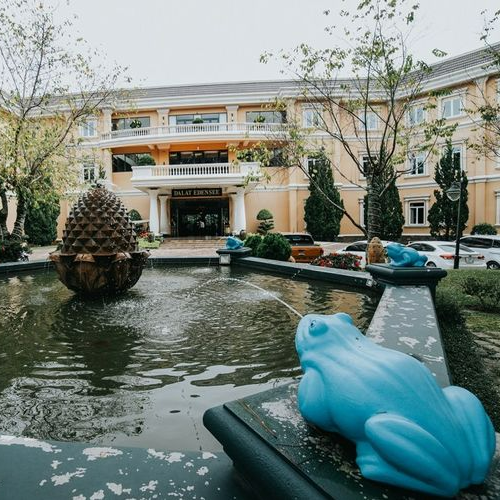 Trọn Gói 3N2D Tại Dalat Edensee Lake Resort 5*. Bao Gồm Ăn Sáng. Tiễn Sân Bay 1 Lượt. Miễn Phí Chèo Thuyền Kayak và Bắn Cung.