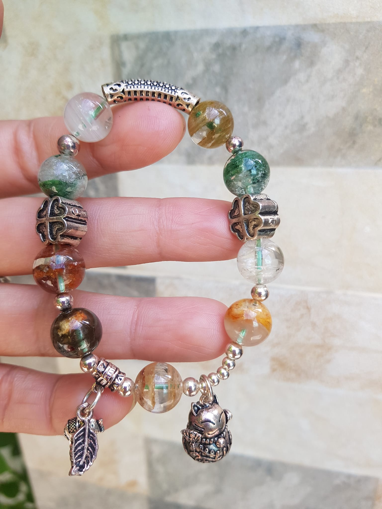 Vòng tay phong thủy may mắn đá thạch anh Ưu linh tự nhiên  Charm bạc kiểu hình chiếc lá mèo may mắn hoa đẹp lắm ạ  Nữ đeo lên tay vừa đẹp vừa sang tốt cho sưc khỏe, may mắn và phong cách trẻ trung sang trọng ạ