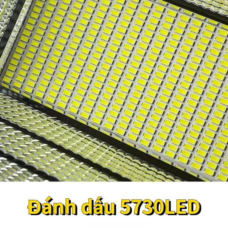 Đèn năng lượng mặt trời đèn pha100W 200W 300W 500W  LED vỏ nhôm chống nước thời gian sáng kéo dài