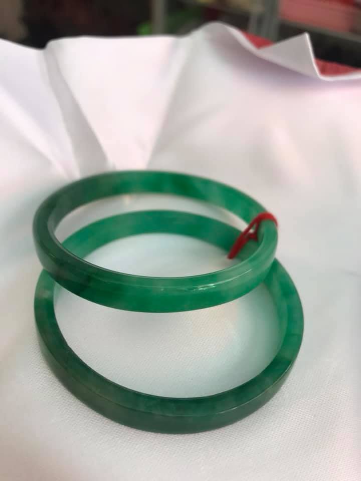 Cặp Vòng Cẩm Thạch Bản Vuông 52mm Xanh Ngọc Lý Đậm Bóng Đẹp Ni 52mm x cao 7mm x dầy 4mm Nữ Mạng Thủy Mộc Hỏa 50kg -> 56kg đeo ạ