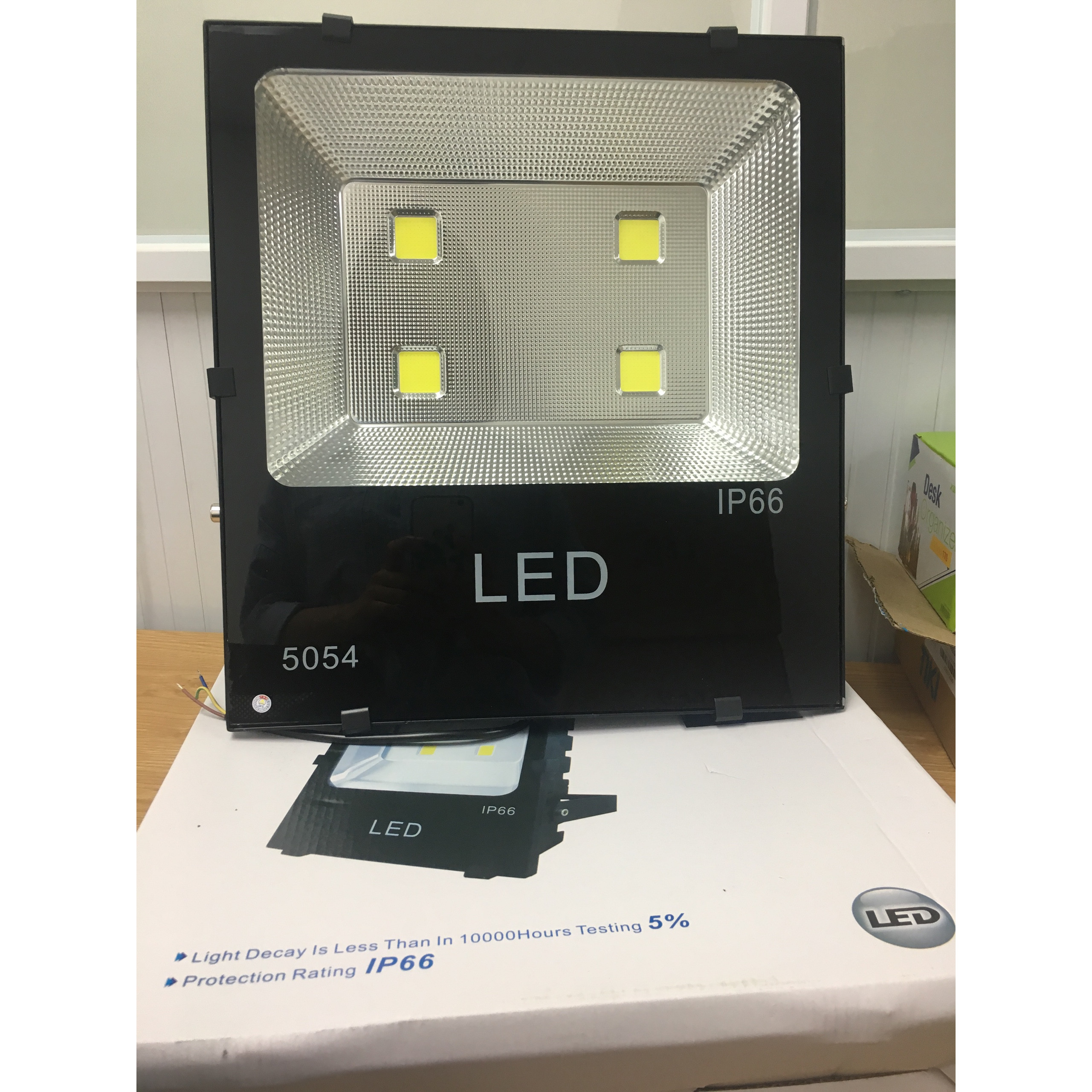 ĐÈN PHA LED 200W SIÊU SÁNG IP66 CHỐNG MƯA LŨ DDS