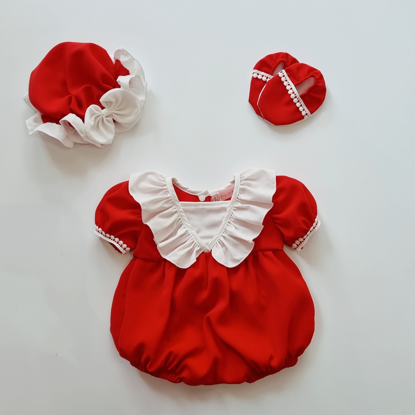Body Đỏ Cổ Trắng Bé Gái 3 Đến 12kg, Bodysuit Chất Đũi Chun Mát Rượi