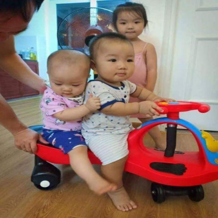 Xe lắc cho bé có nhạc