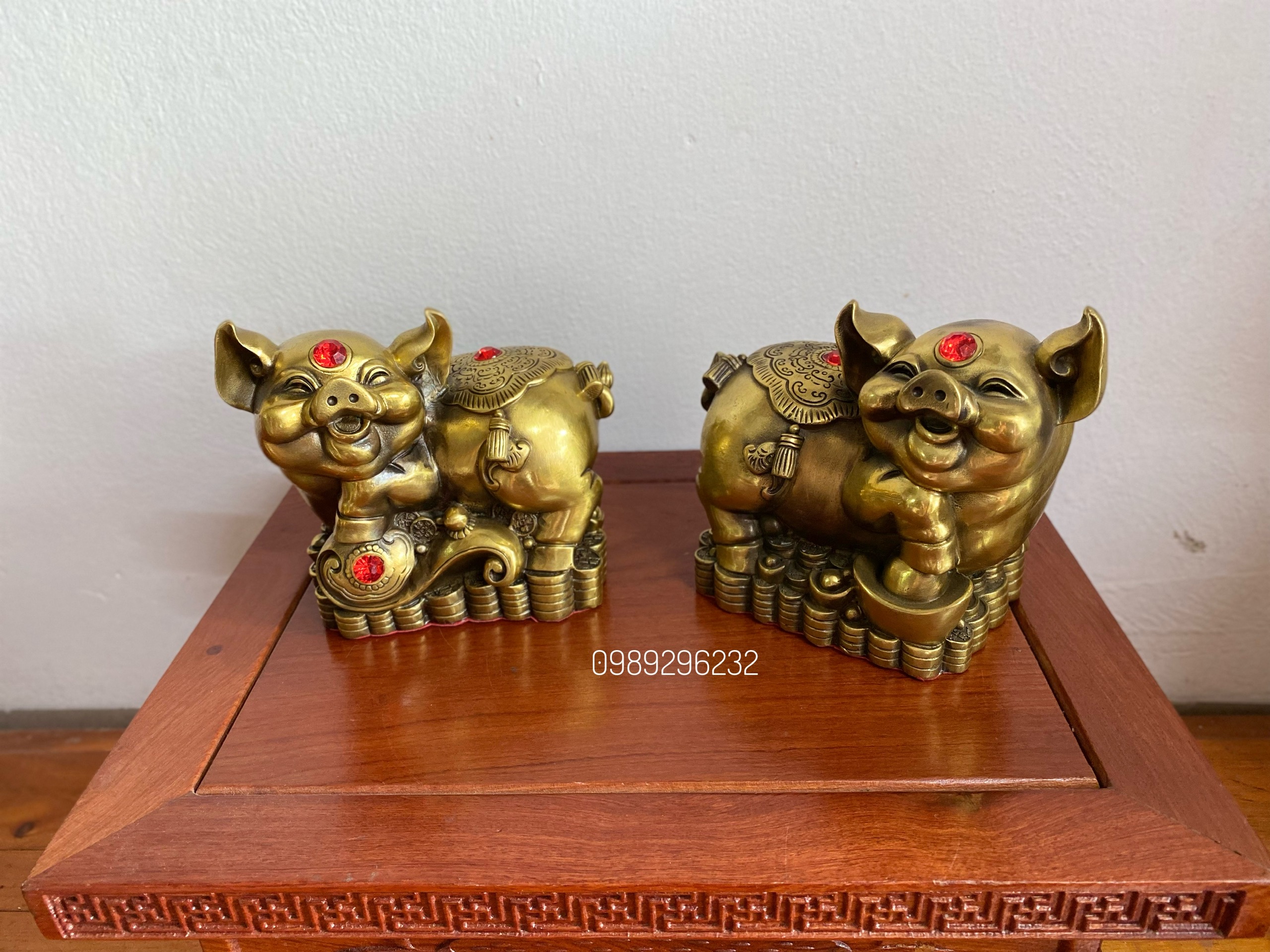 Cặp heo cầu tài lộc bằng đồng vàng