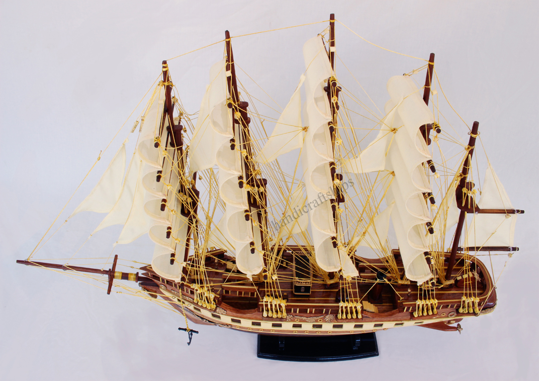 Thuận Buồm Xuôi Gió thuyền gỗ France II đỏ