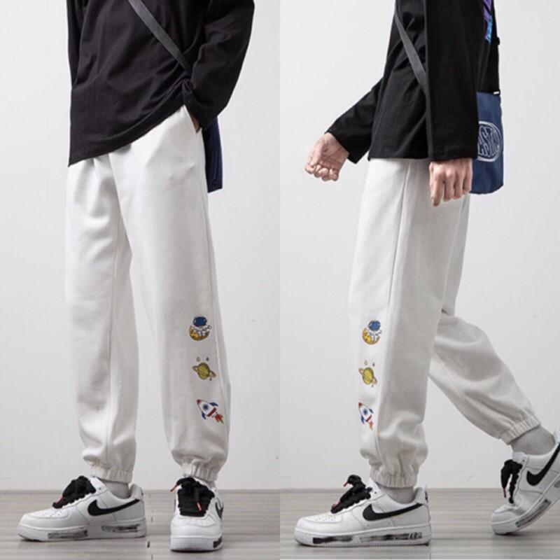 Quần Jogger Đen/Trắng Hoạ Tiết Hoạt Hình Ulzzang Nam Nữ 1hit_Unisex