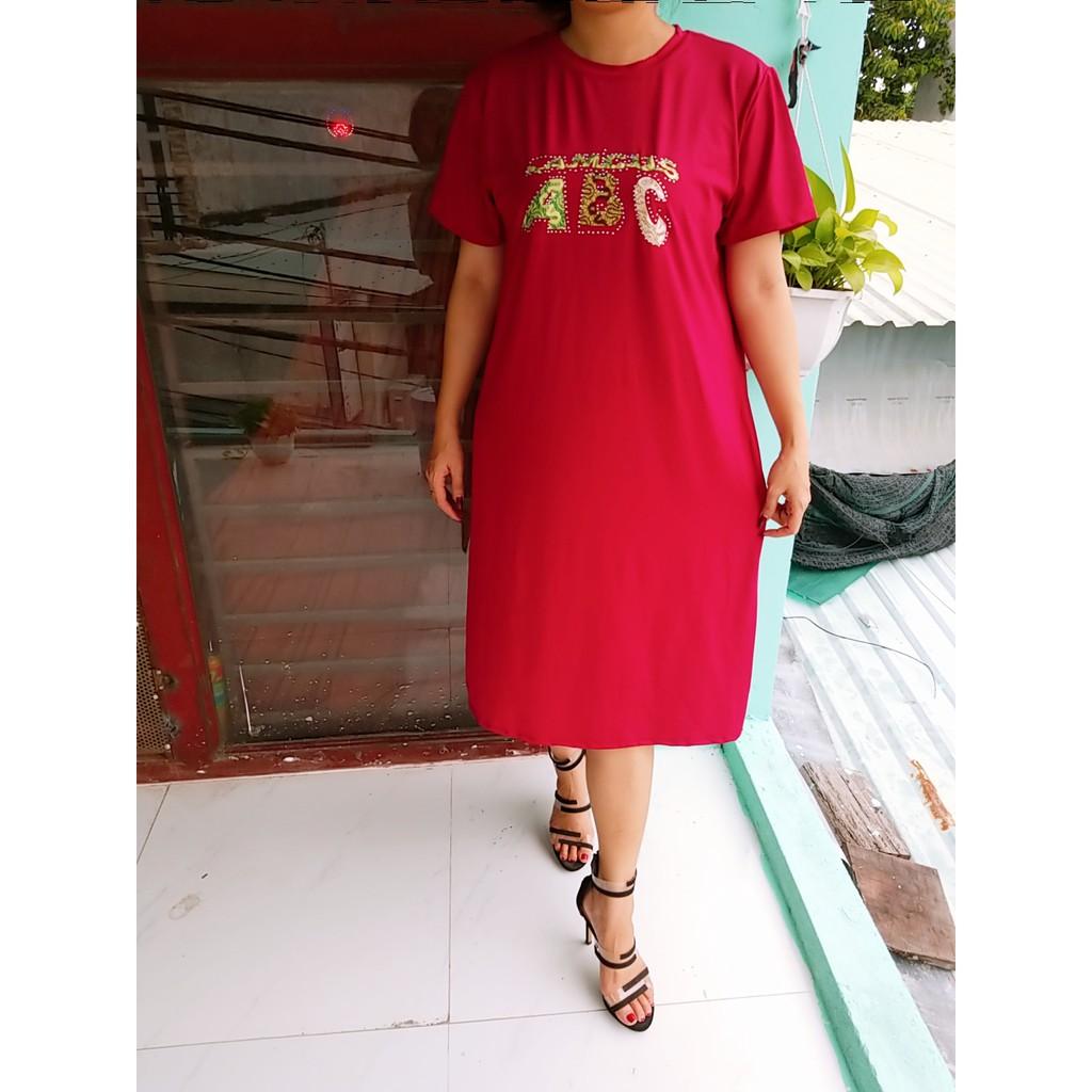 Đầm thun lạnh xẻ tà đính đá màu đỏ đô chữ reesize từ 60 ký đến dưới 75 ký
