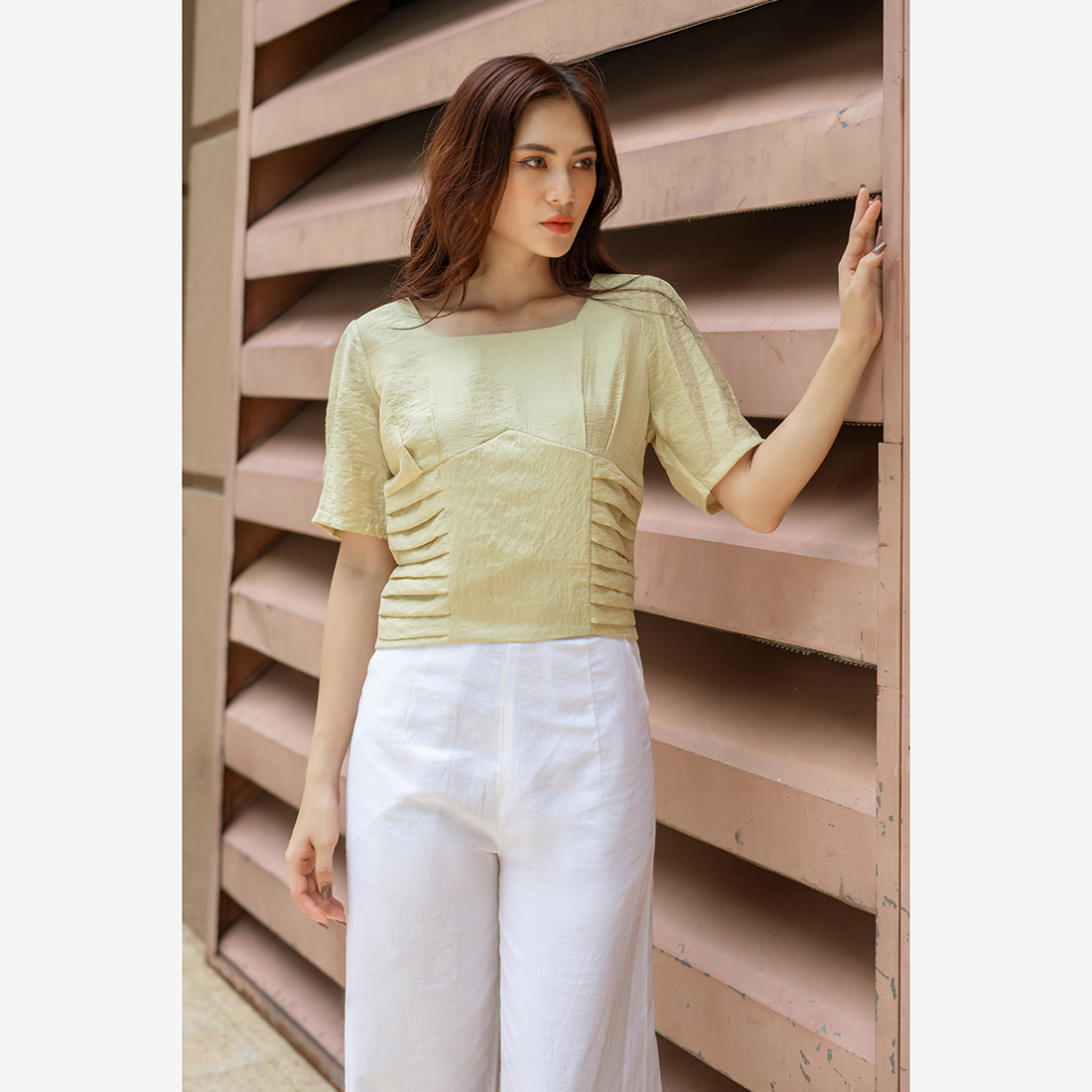 Áo kiểu nữ dáng ngắn cổ vuông xếp ly eo thời trang Eden - ASM182