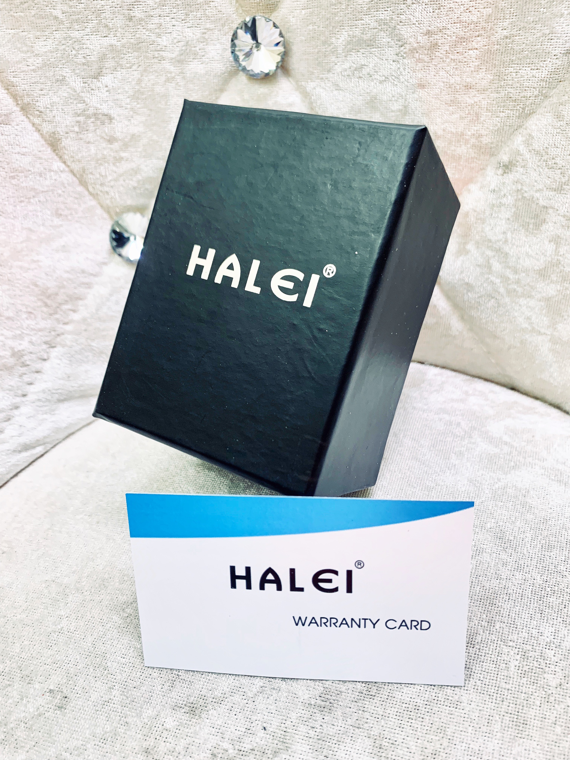 Cặp Đồng Hồ Nam Nữ Halei HL540 Dây da đen mặt trắng