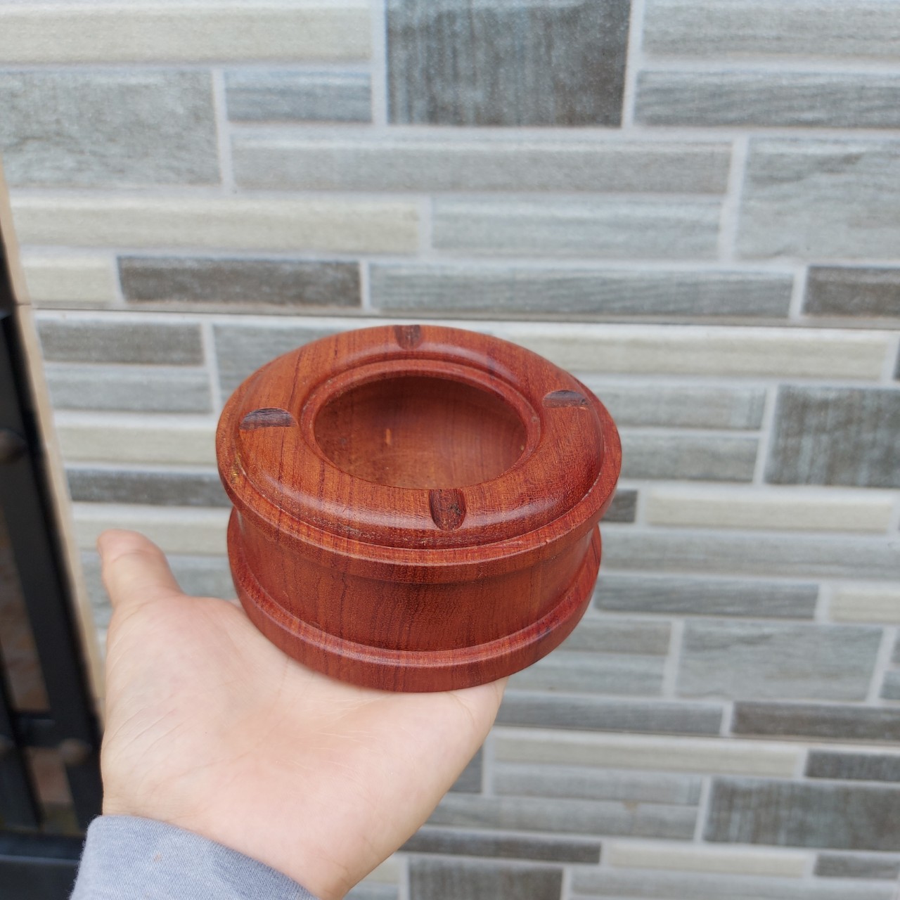 Gạt tàn gỗ hương liền khối tròn 10.5cm x 5cm