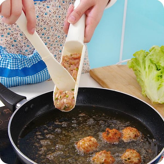 Khuôn chia thịt viên, cá viên bằng nhựa siêu nhanh tiện dụng - Dụng cụ làm thịt viên, cá viên nhỏ gọn cho gia đình
