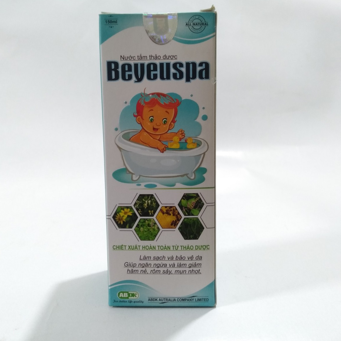 Sữa tắm thảo dược Beyeuspa chai 150ml-  Làm sạch và bảo vệ da, giúp kháng khuẩn, ngăn ngừa và làm giảm rôm sẩy, hăm nẻ, mụn nhọt.  Làm mát da, giữ da luôn mềm mại, thơm mát và khỏe mạnh