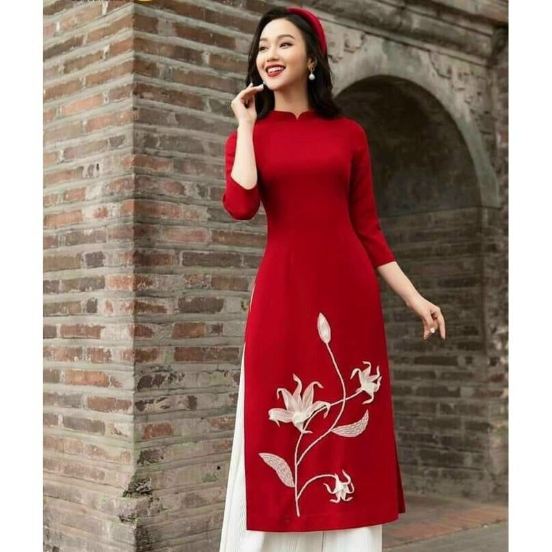 Áo dài đỏ xinh