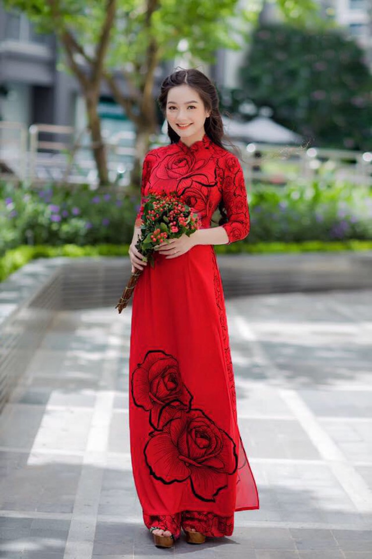 Áo Dài Truyền Thống Kèm Quần Họa Tiết Hoa Hồng