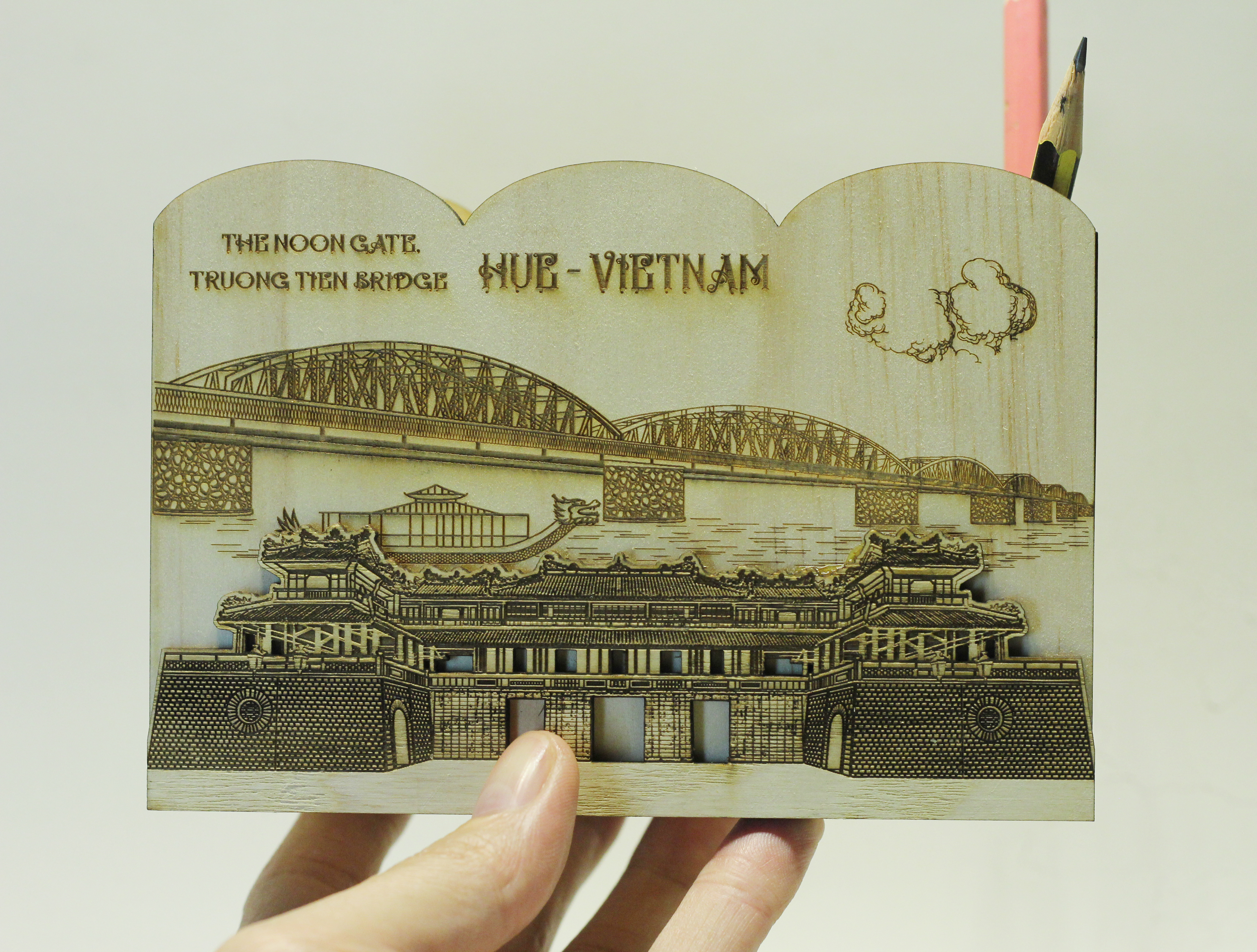 ỐNG CẮM BÚT HÌNH DANH THẮNG HUẾ