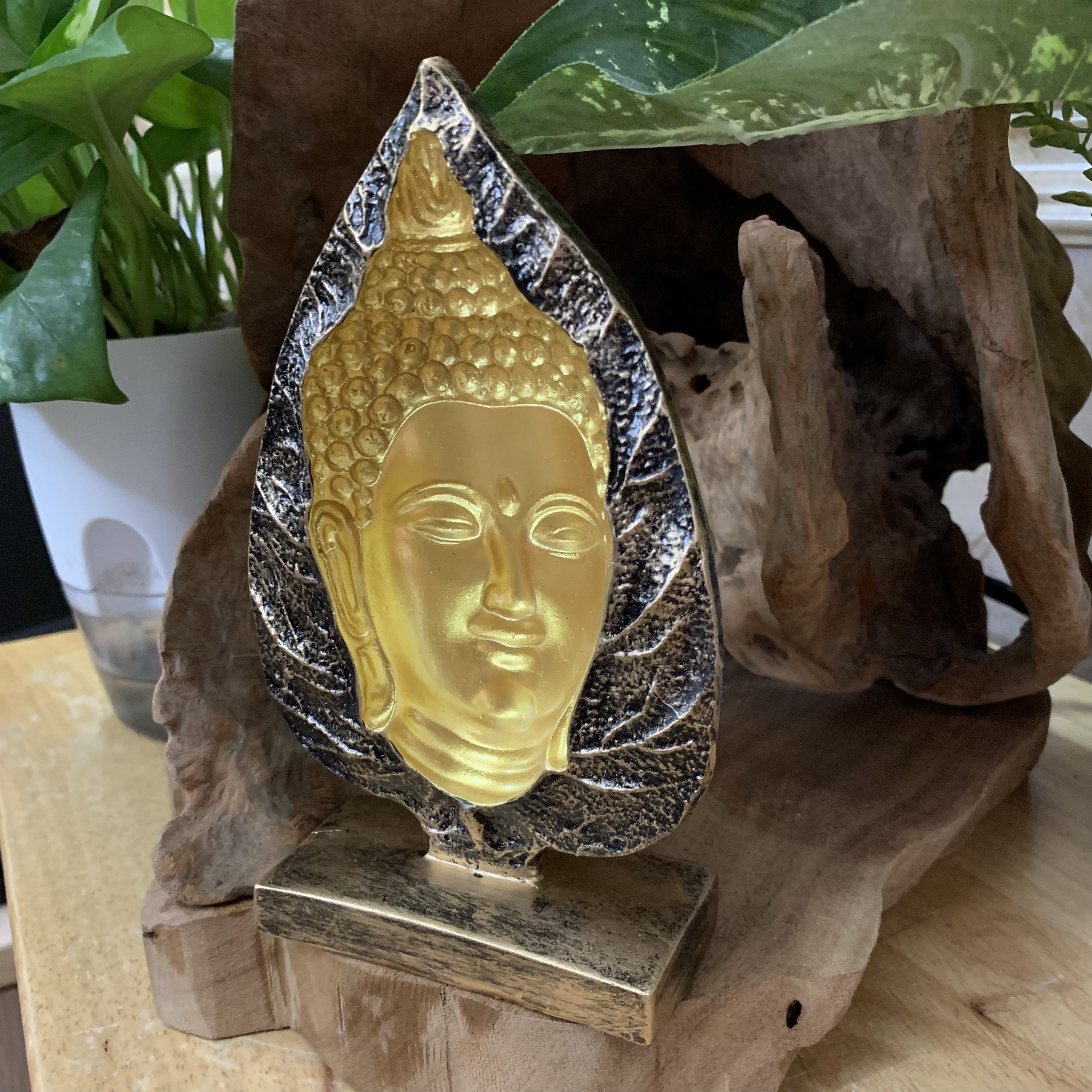 Tượng đá trang trí phòng thờ Phật Thích Ca 3D Lá Bồ Đề - Chiều cao 18cm - Màu Nhũ Vàng