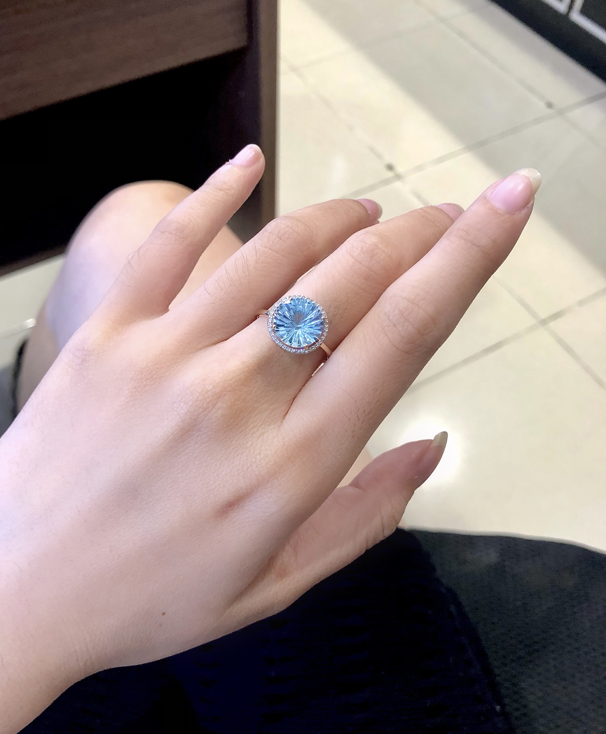 Nhẫn Vàng 14K Đính Topaz và 38 Viên Kim Cương Tấm