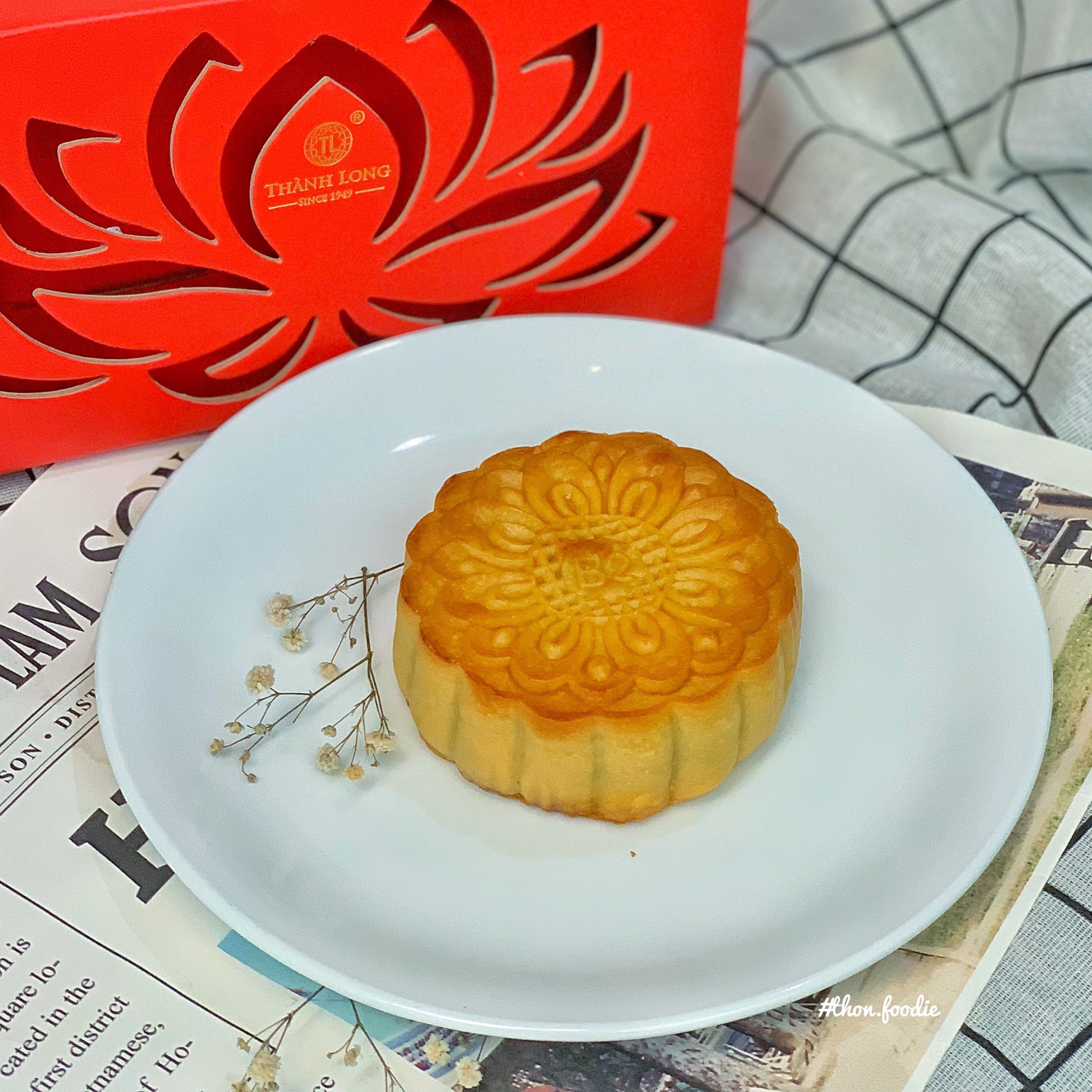 HỘP BÁNH TRUNG THU 2 BÁNH 2 TRỨNG 270G - COMBO B - THÀNH LONG (540G) - VIỆT NAM