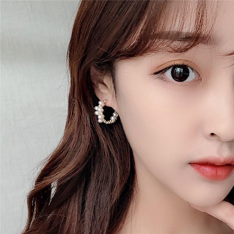 Khuyên tai ngọc trai tiểu thư dịu dàng sang chảnh