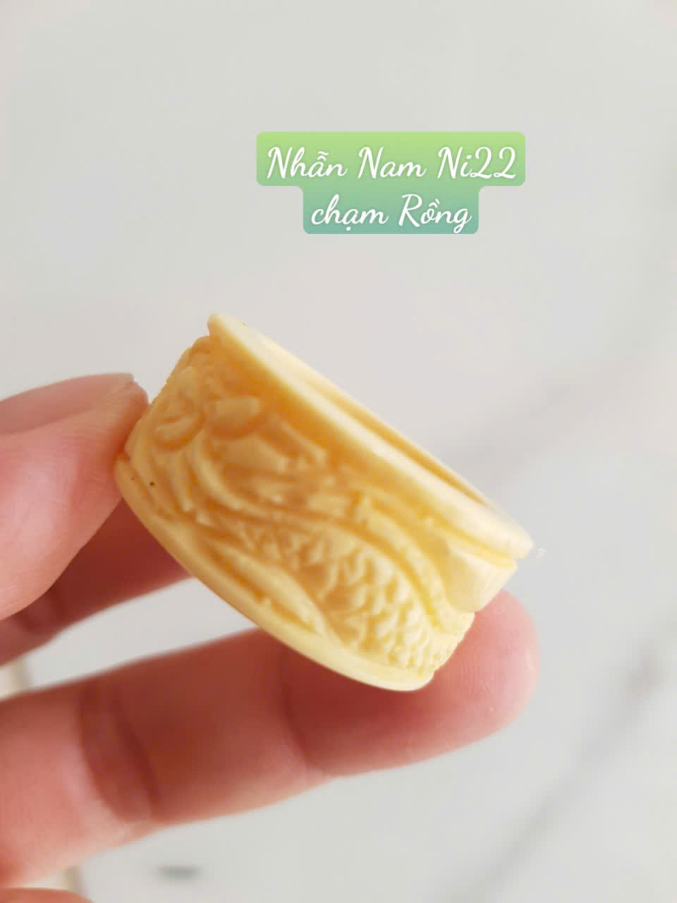 Nhẫn Càn Long Chạm Rồng Nam Giả Ngà hay Xương Mỹ Nghệ màu trắng Ni 22mm Cao 14mm Dầy 4mm Dành Cho Các Anh Nam đeo nhẫn ngón tay cái hay bất kỳ ngón tay nào ni lọt vừa tay là 22mm rẻ vẫn đẹp như thường ạ