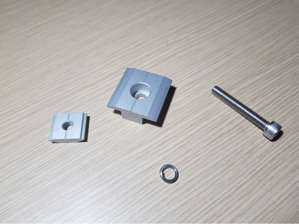 Kẹp giữa cố định 2 tấm pin năng lượng mặt trời GIVASOLAR