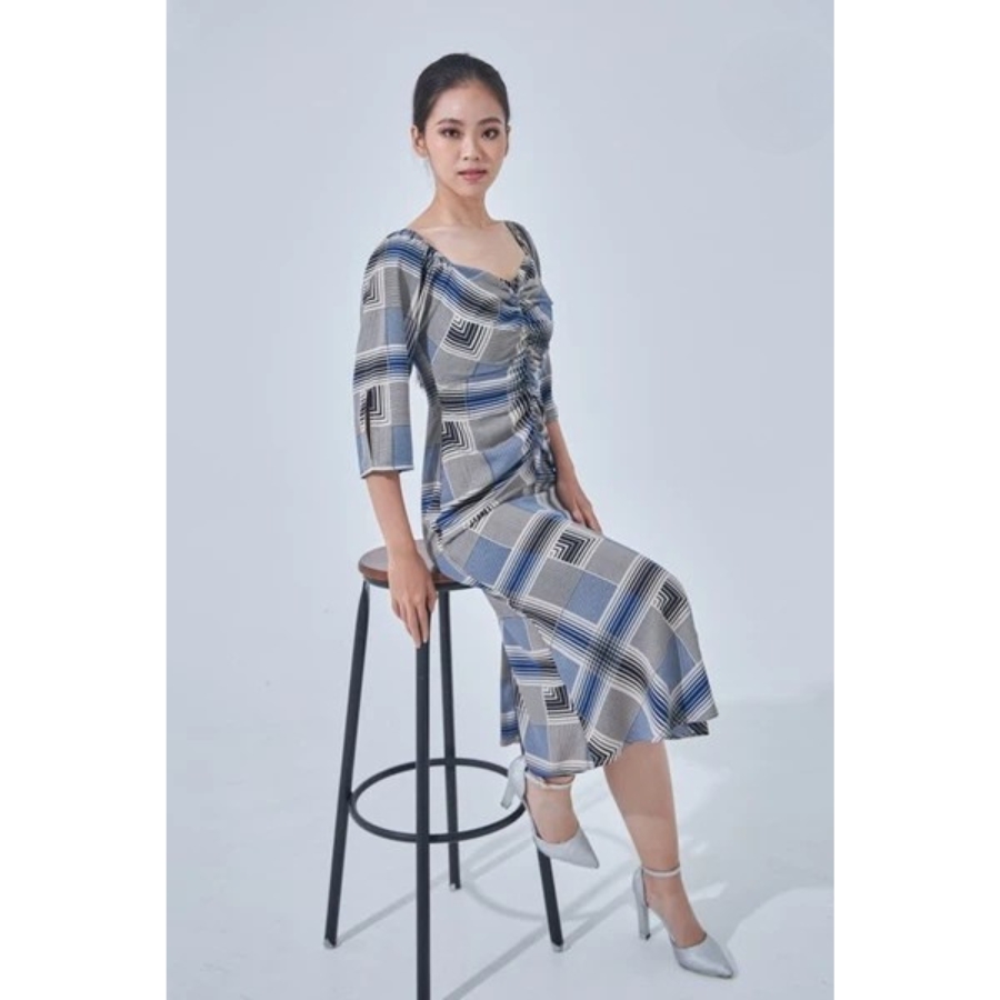 Đầm lụa dài dáng ôm viền chun dài giữa ngực Maxivic, La Mộc - LM0122135