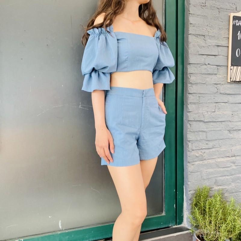 Set áo croptop bẹt vai và quần short