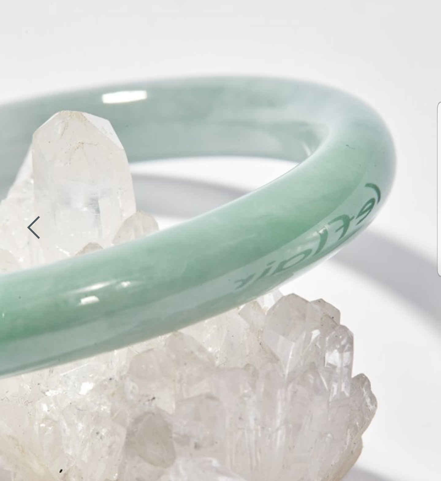 Vòng Tay Cẩm Thạch Jadeite Trục Tròn 57 mm